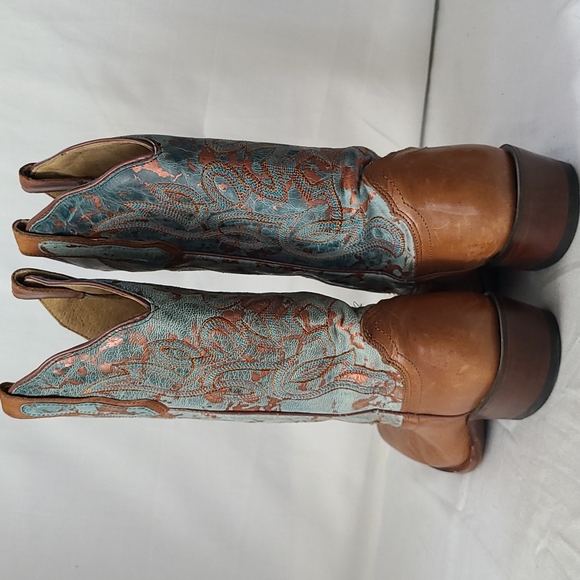 Boots - Picture 4 of 11